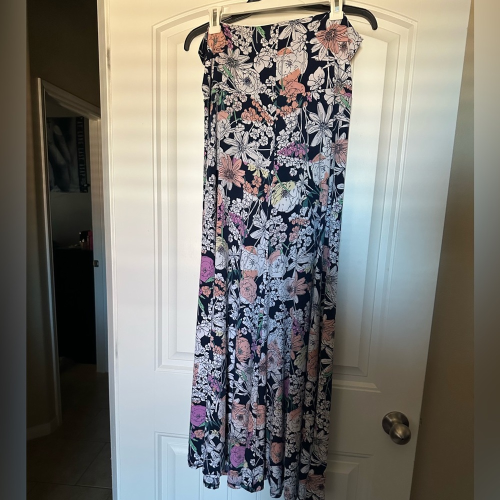 Long very stretchy maxi skirt